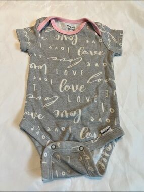 “Bundle 10/$13” Gerber 0-3M Gray 'Love' Script bodysuit with Pink baby girl